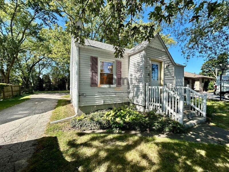 9344 Keilman St - Photo 3 of 24