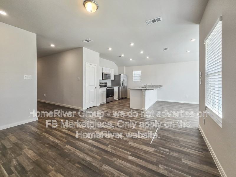 605 Jameson St - Photo 3 of 24