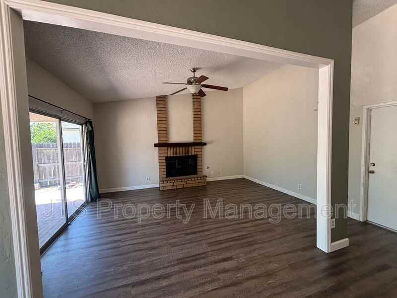 5748 Muldrow Rd - Photo 5 of 11