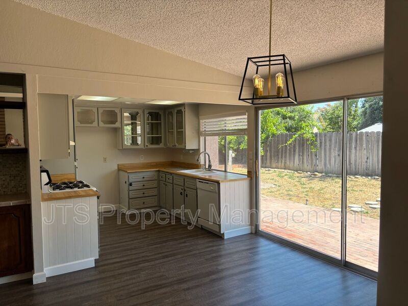 5748 Muldrow Rd - Photo 6 of 11