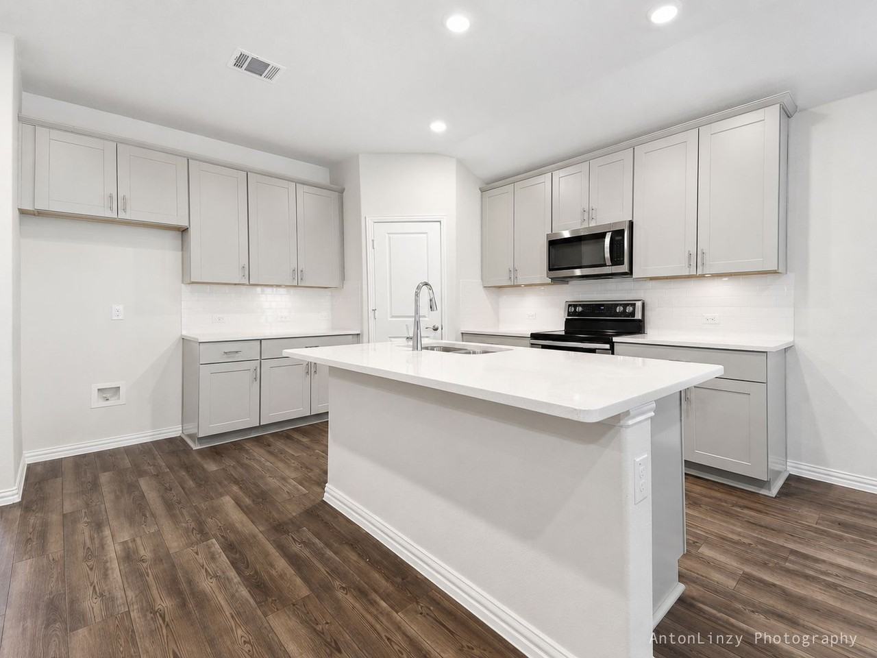 3230 Baehr Dr - Photo 6 of 16