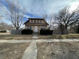 featured image of 801 W 5th Ave