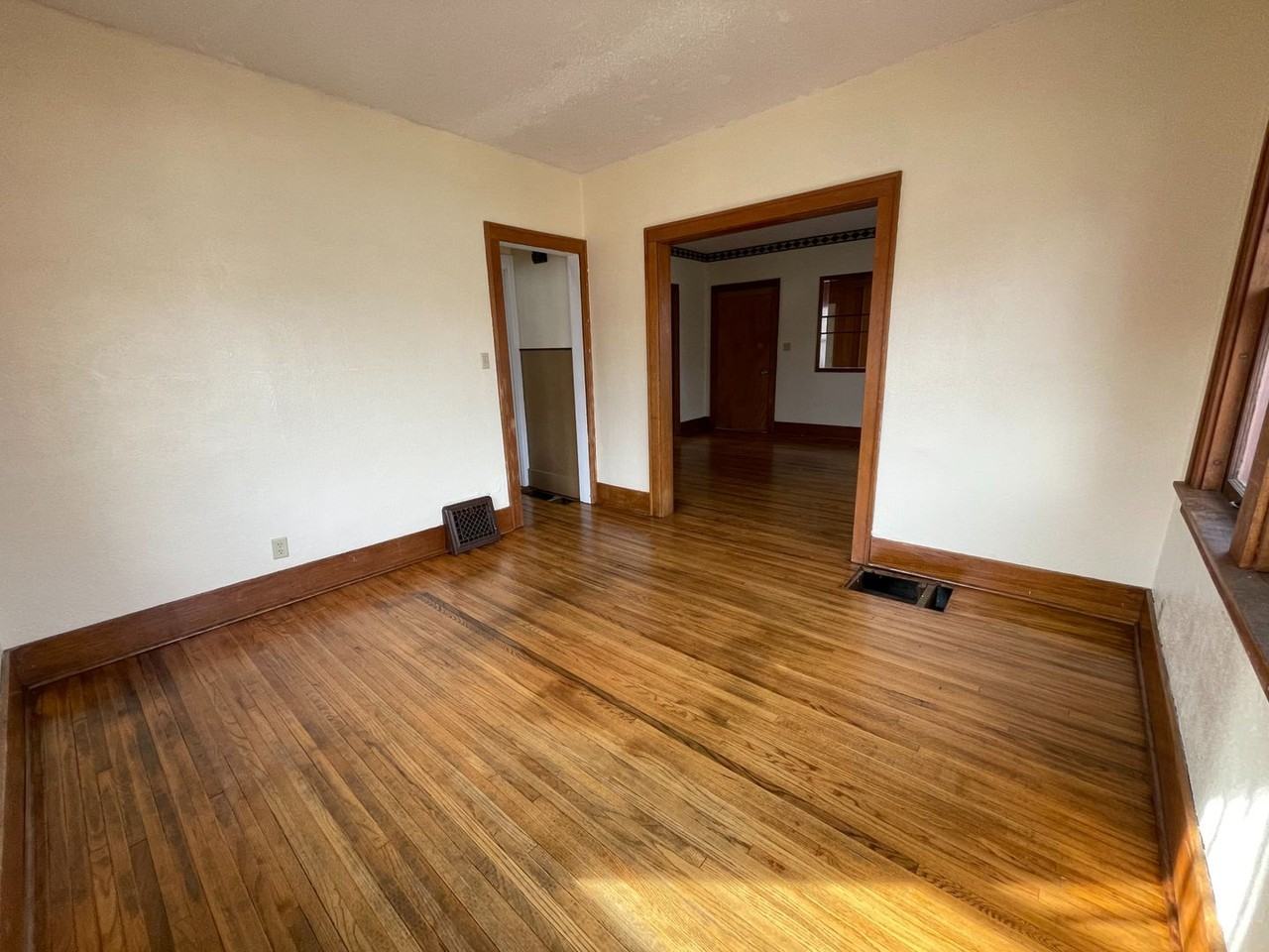 801 W 5th Ave - Photo 4 of 16