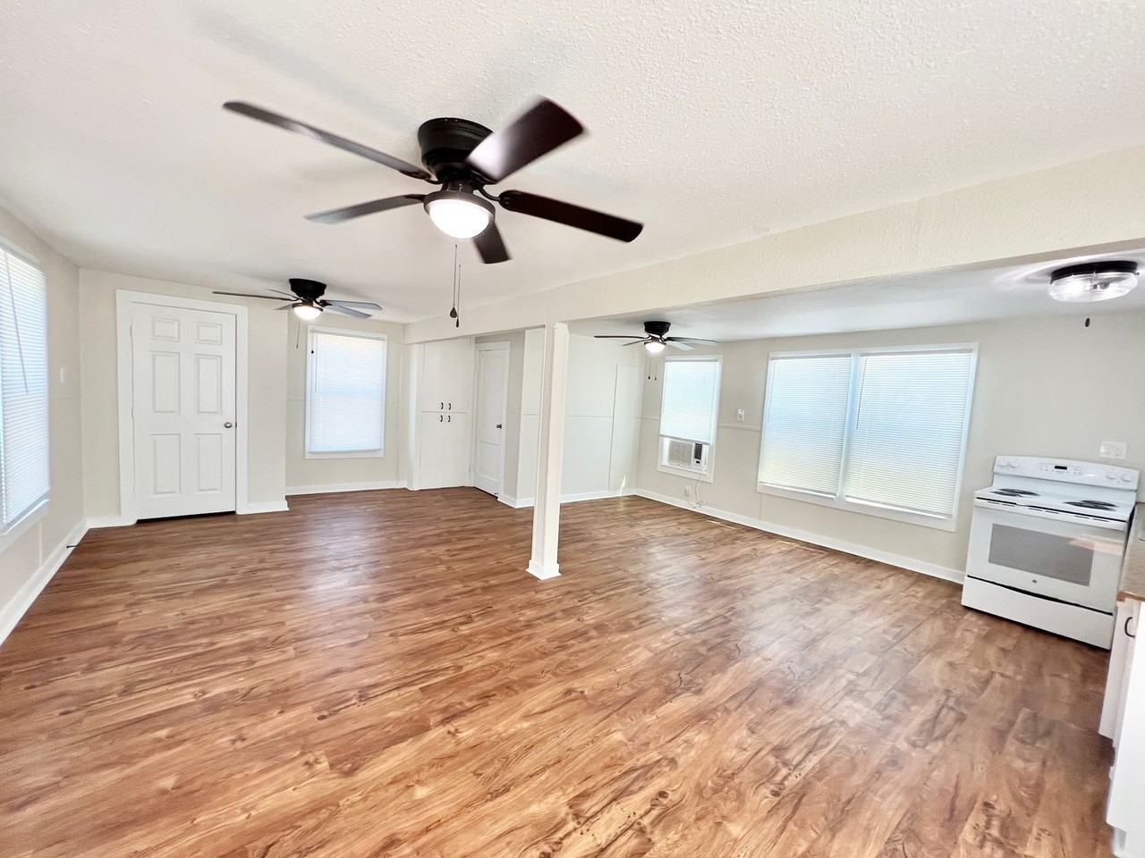1106 Gulfview Ln - Photo 3 of 10