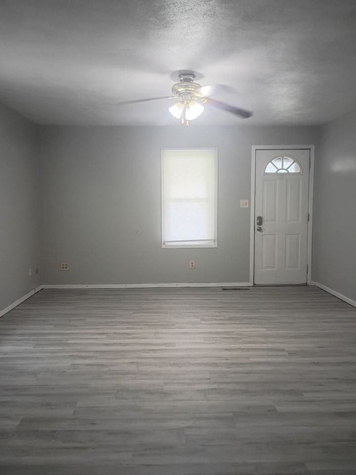 1213 W 17th St - Photo 3 of 9