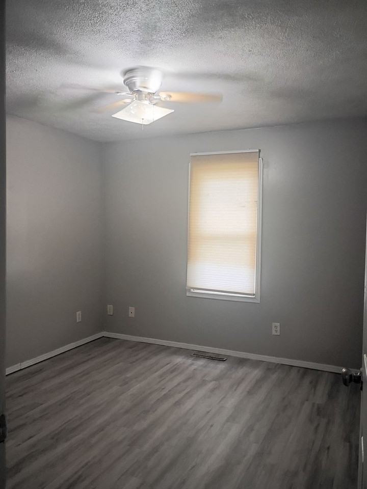 1213 W 17th St - Photo 5 of 9