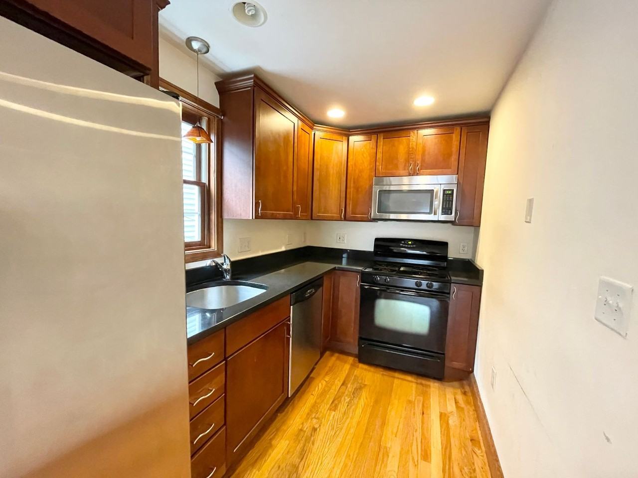 2 W 3rd St - Photo 5 of 22