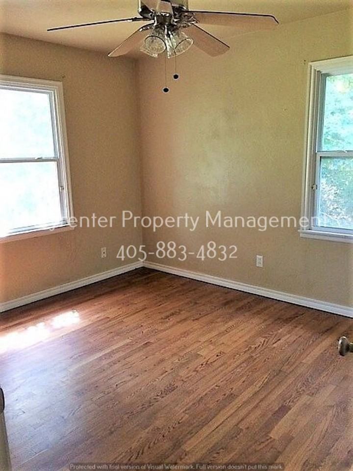 1520 Rowena Ln - Photo 2 of 9