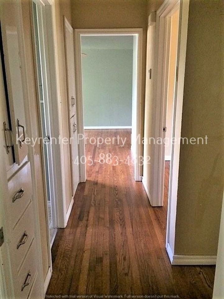 1520 Rowena Ln - Photo 6 of 9