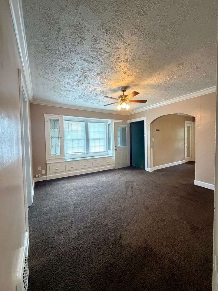 2200 Tate Ave - Photo 2 of 8
