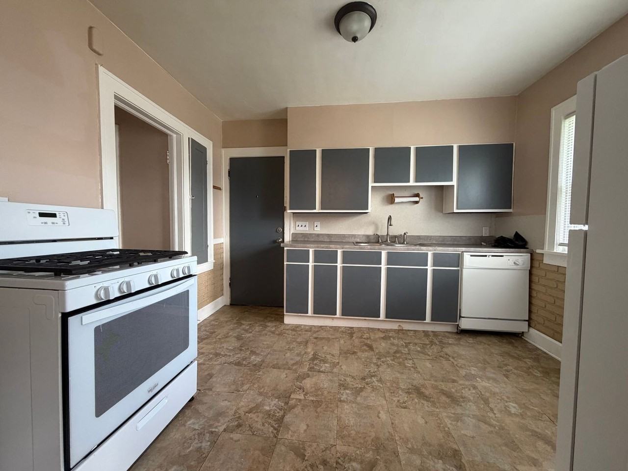 2200 Tate Ave - Photo 4 of 8