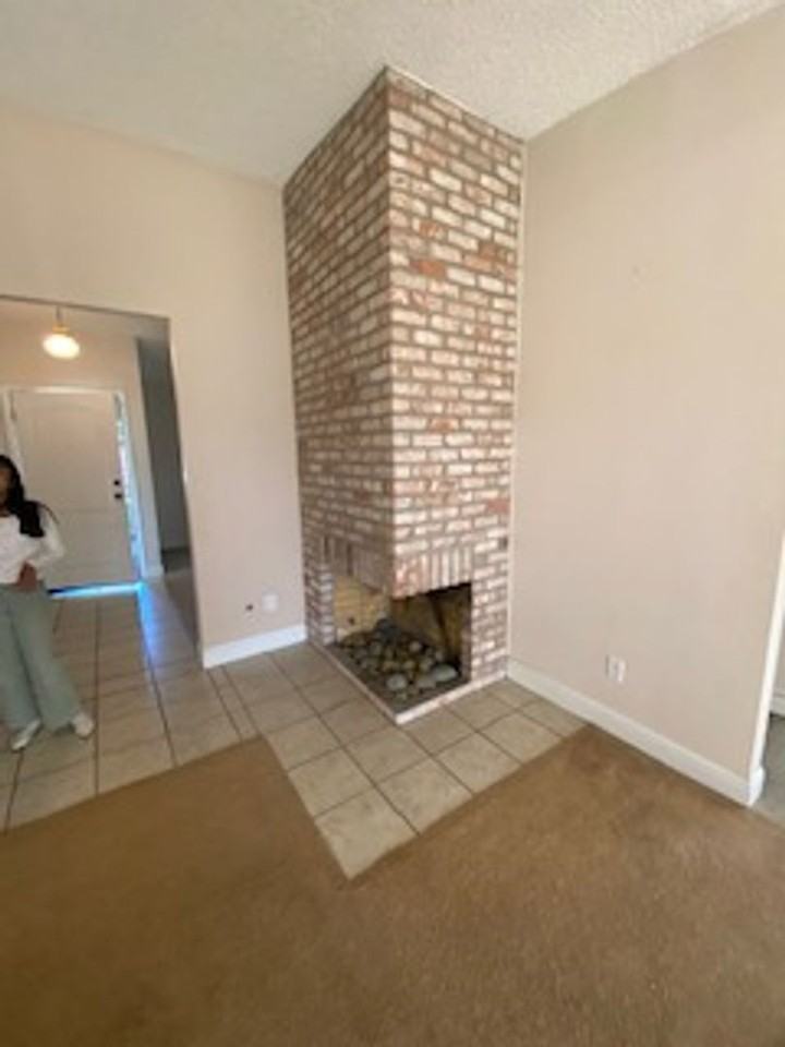 333 Bishop Dr - Photo 3 of 8