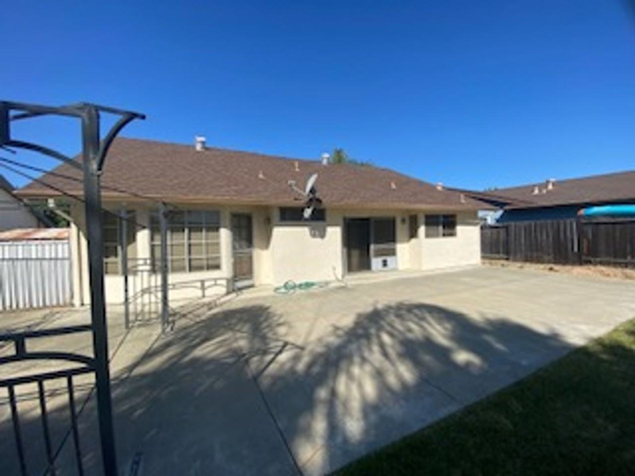 333 Bishop Dr - Photo 5 of 8