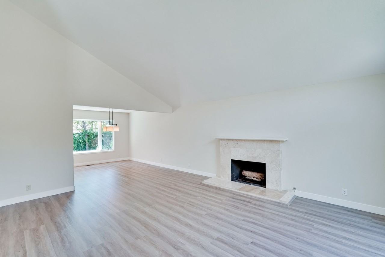 803 Runningwood Cir - Photo 3 of 50