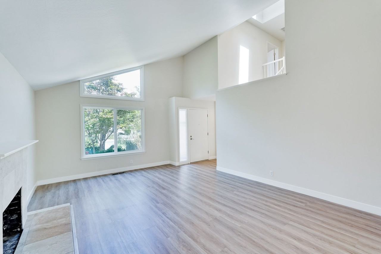 803 Runningwood Cir - Photo 5 of 50