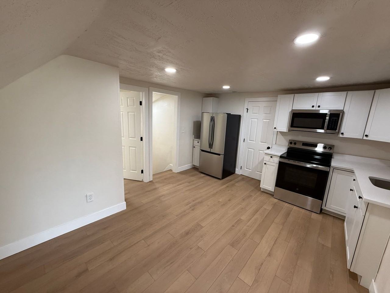 660 23rd St - Photo 2 of 9