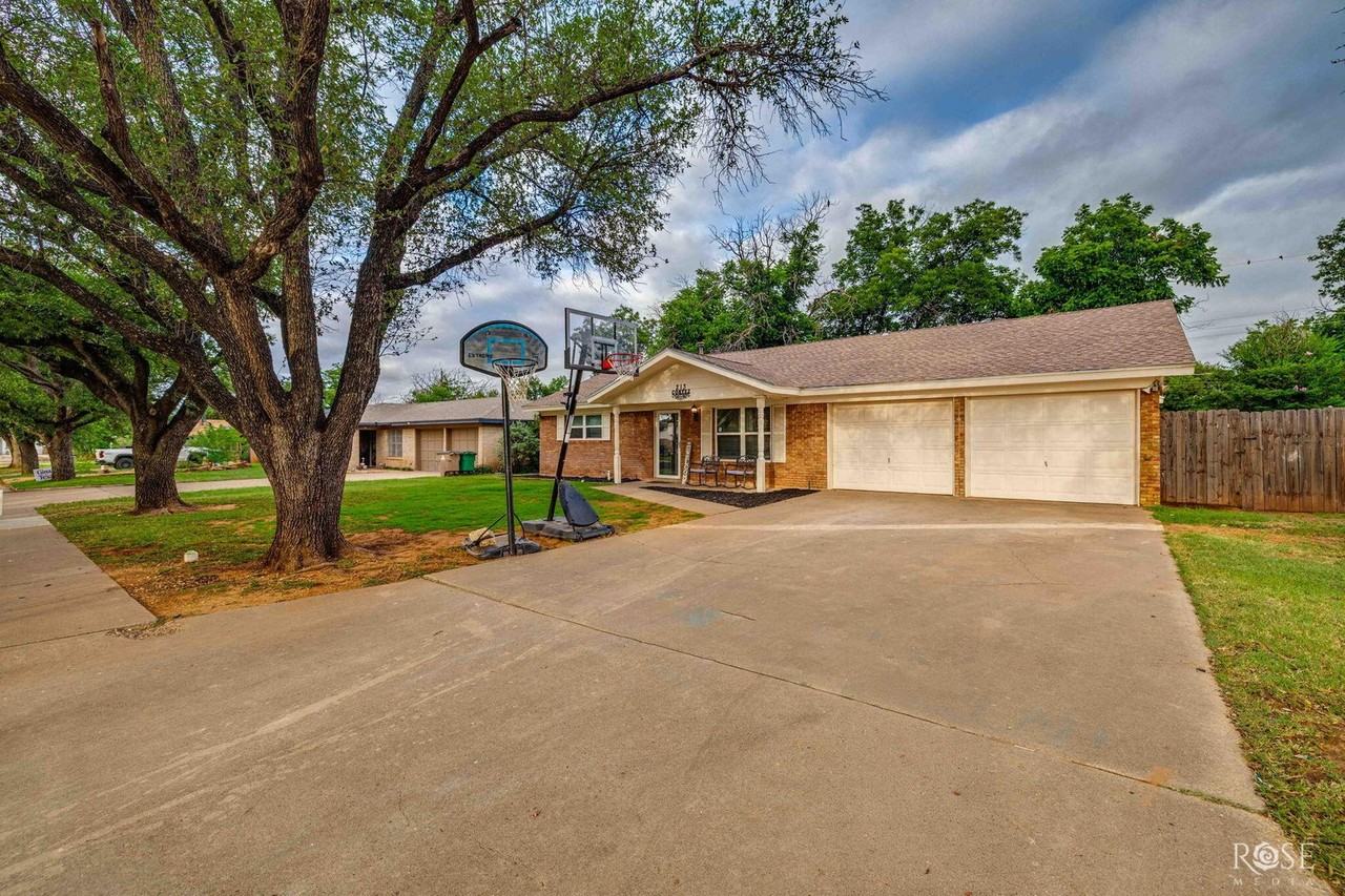 213 Twin Oaks Dr - Photo 3 of 26