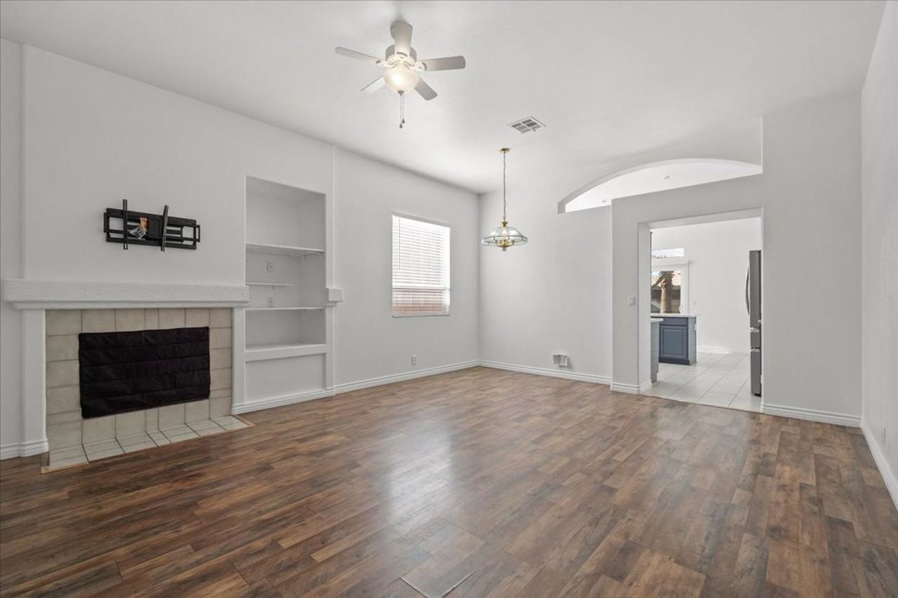 8137 Dartmoor Ave - Photo 3 of 20