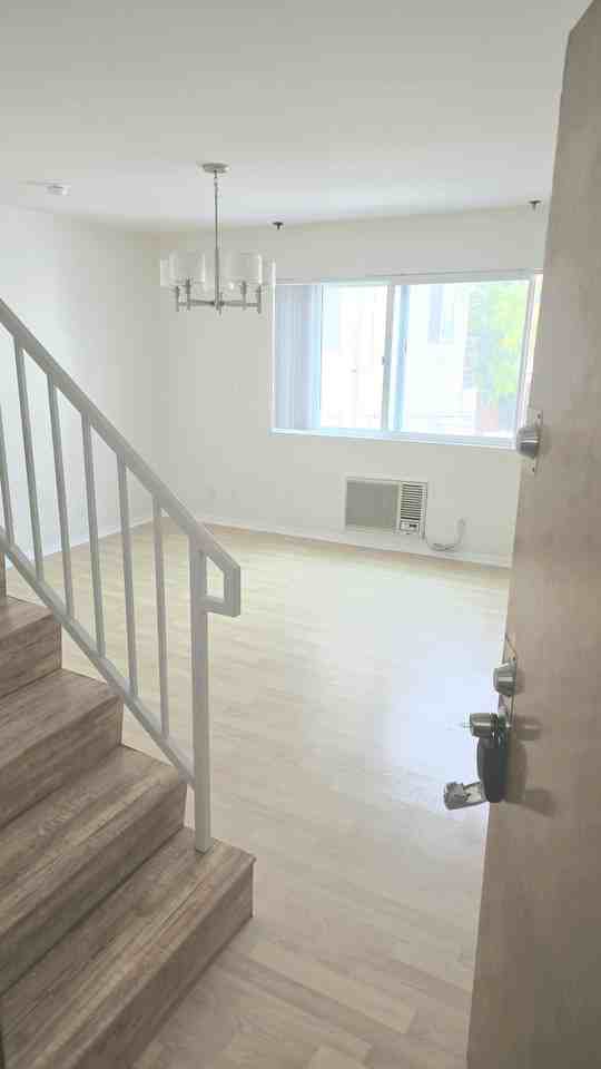 2251 Crenshaw Blvd #8 - Photo 2 of 21