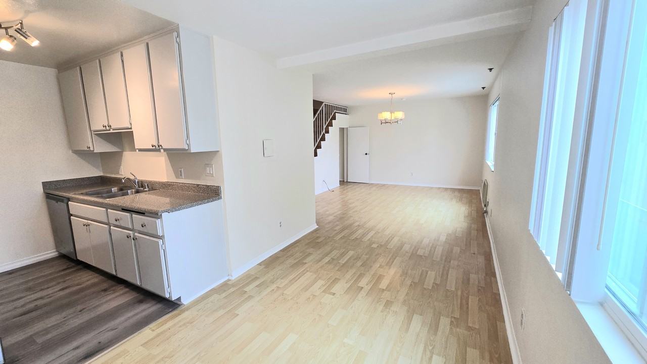 2251 Crenshaw Blvd #8 - Photo 3 of 21