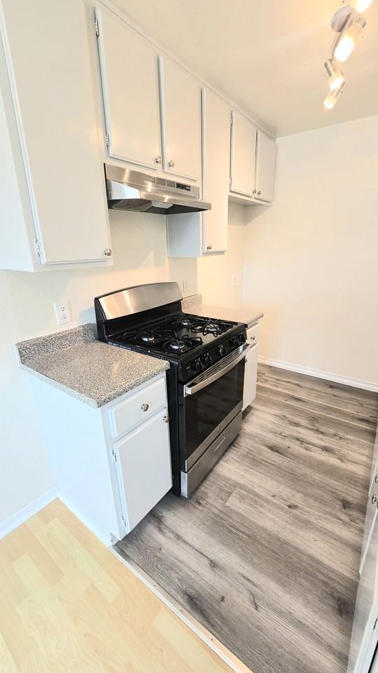 2251 Crenshaw Blvd #8 - Photo 5 of 21