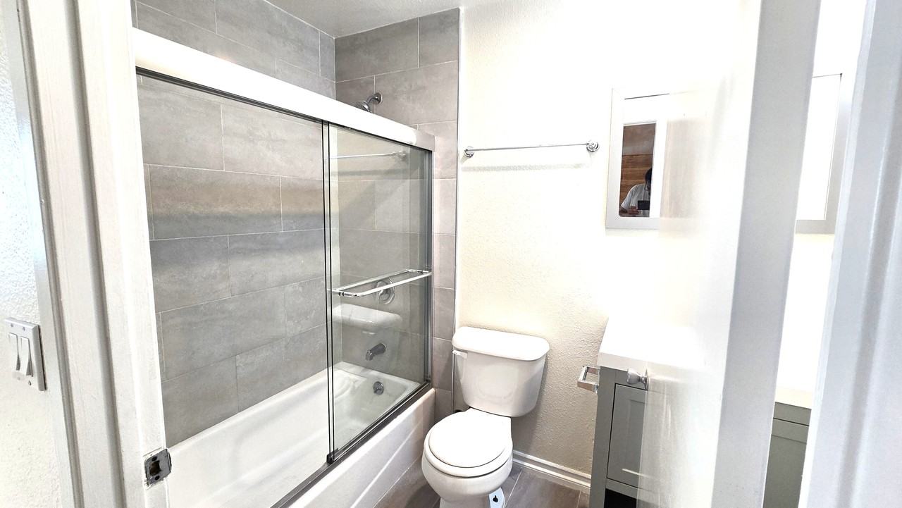 2251 Crenshaw Blvd #8 - Photo 6 of 21