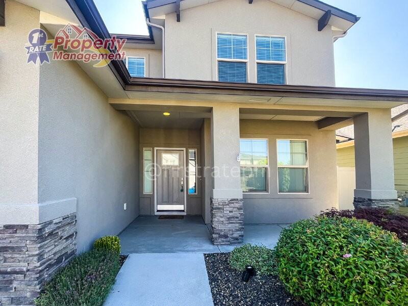 8132 S Red Cliff Ave - Photo 2 of 50