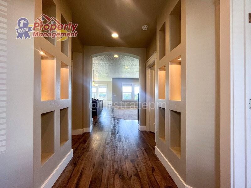 8132 S Red Cliff Ave - Photo 3 of 50