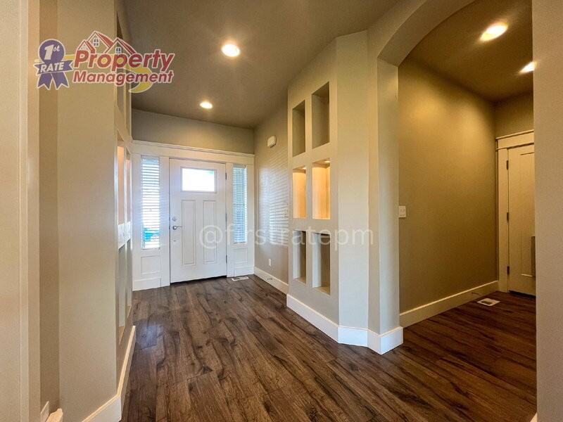 8132 S Red Cliff Ave - Photo 4 of 50