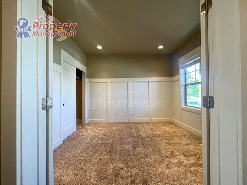 8132 S Red Cliff Ave - Photo 5 of 50