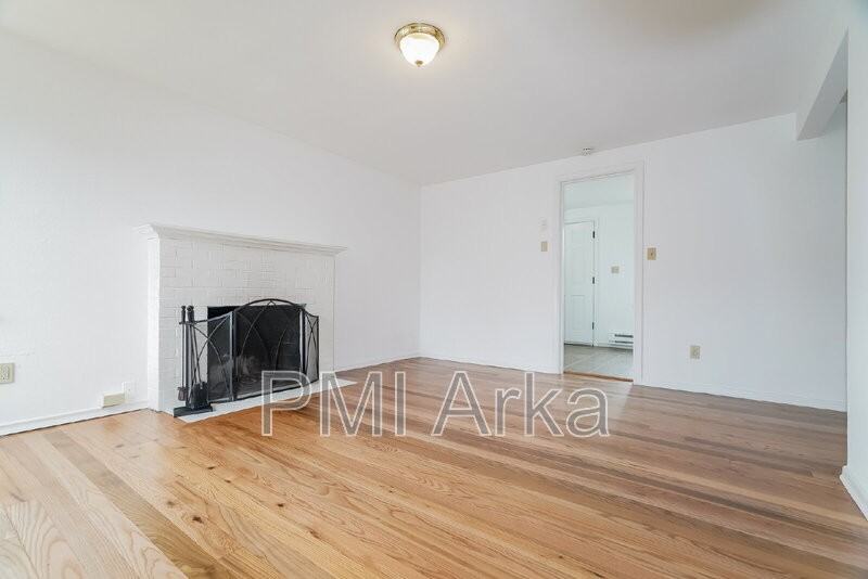 7306 S 115th St - Photo 3 of 17