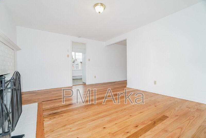 7306 S 115th St - Photo 4 of 17