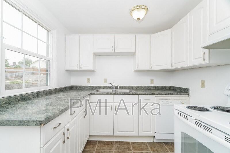 7306 S 115th St - Photo 6 of 17