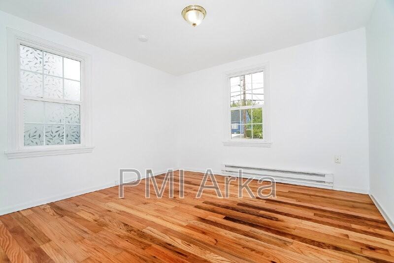 7306 S 115th St - Photo 7 of 17