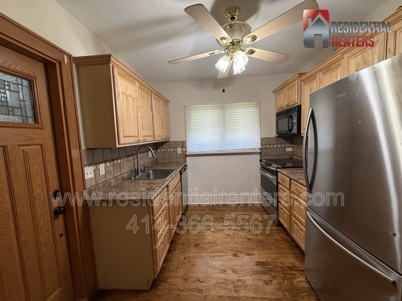 2770 S Adams Ave - Photo 4 of 14