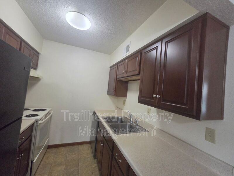 1302 E T C Road #H - Photo 3 of 15