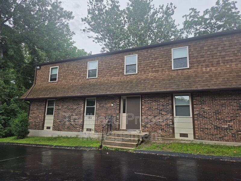 1302 E T C Road #D - Photo 2 of 8