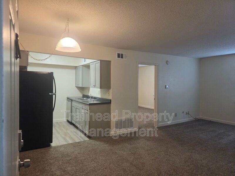 1302 E T C Road #D - Photo 3 of 8