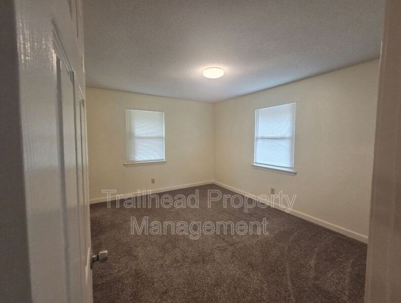 1302 E T C Road #D - Photo 6 of 8