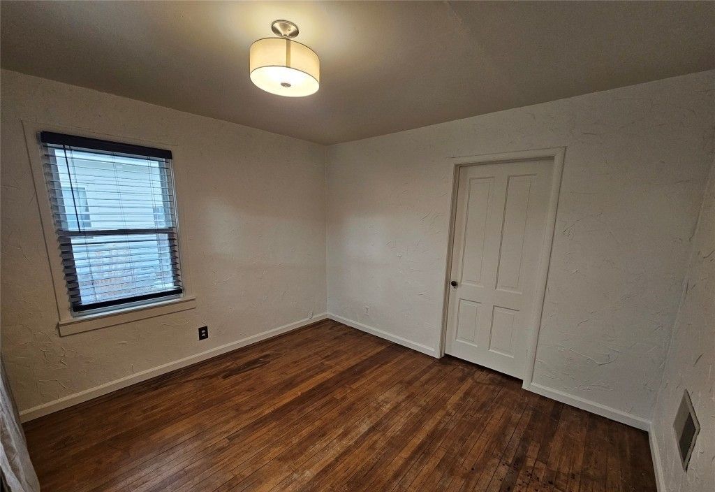 311 S B Street St - Photo 7 of 20
