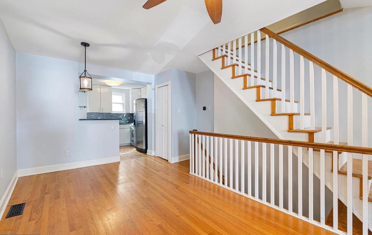 126 Greenwich St - Photo 4 of 32