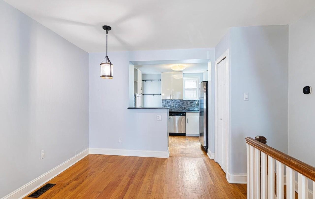 126 Greenwich St - Photo 5 of 32