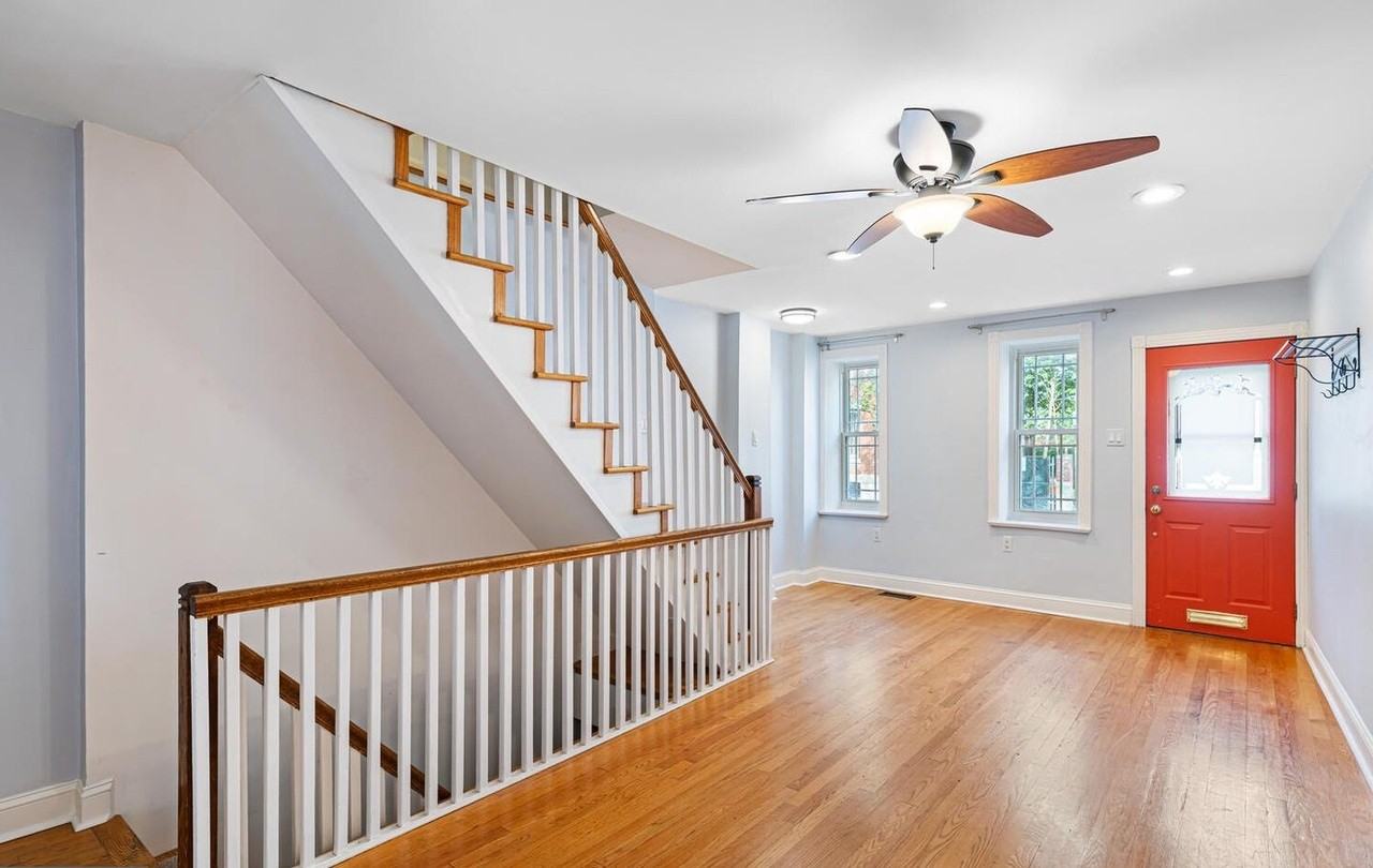 126 Greenwich St - Photo 6 of 32