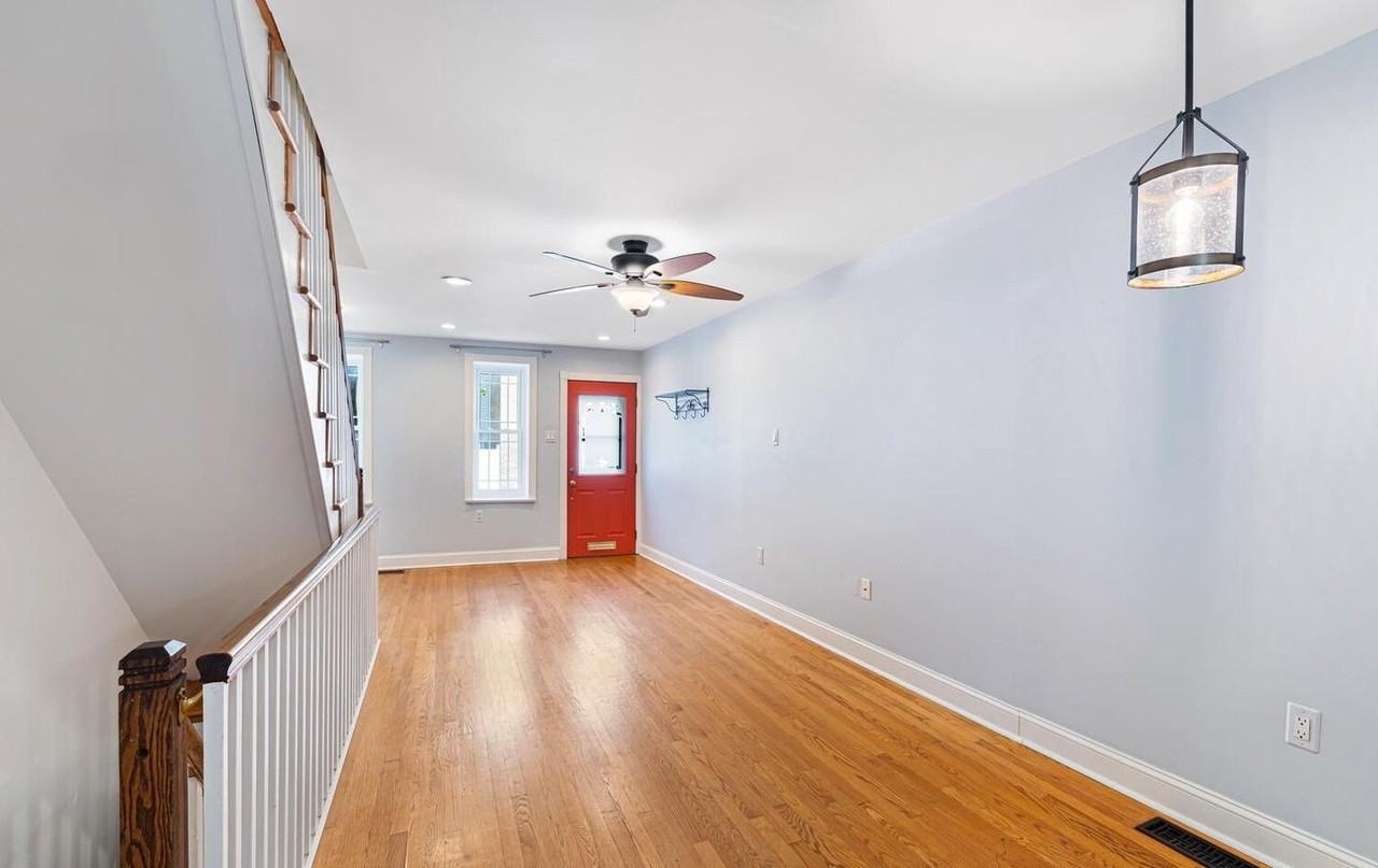 126 Greenwich St - Photo 7 of 32