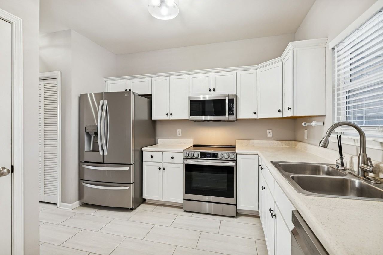 332 Normandy Cir - Photo 6 of 26
