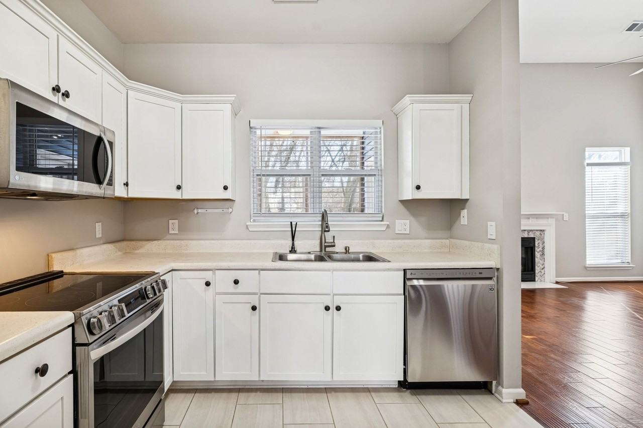 332 Normandy Cir - Photo 7 of 26