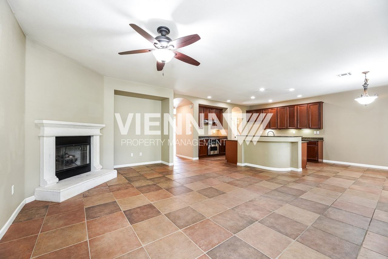 1014 Waterford Dr - Photo 3 of 30