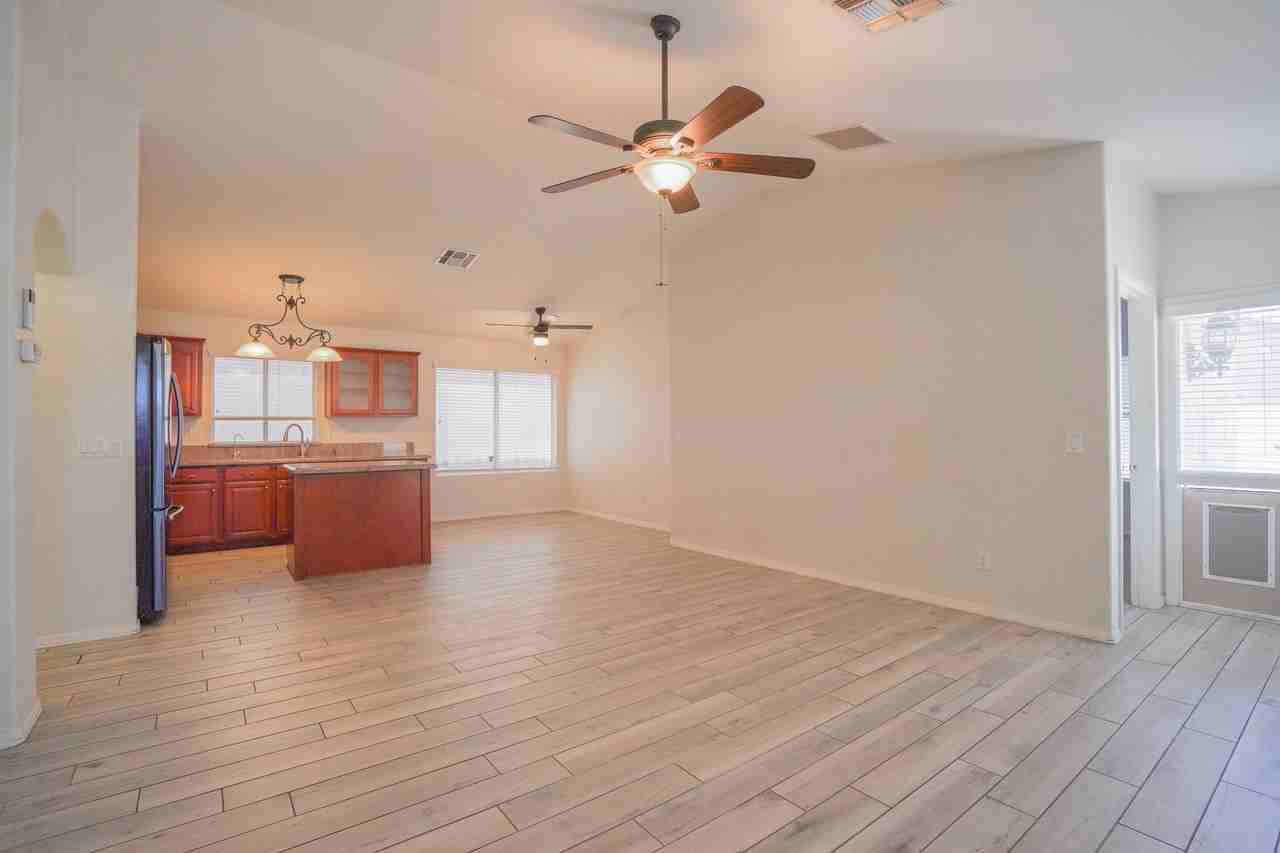 15614 N 34th St - Photo 3 of 31