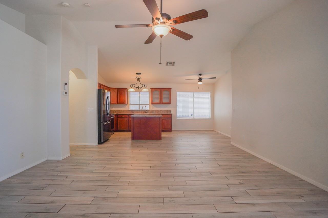 15614 N 34th St - Photo 4 of 31