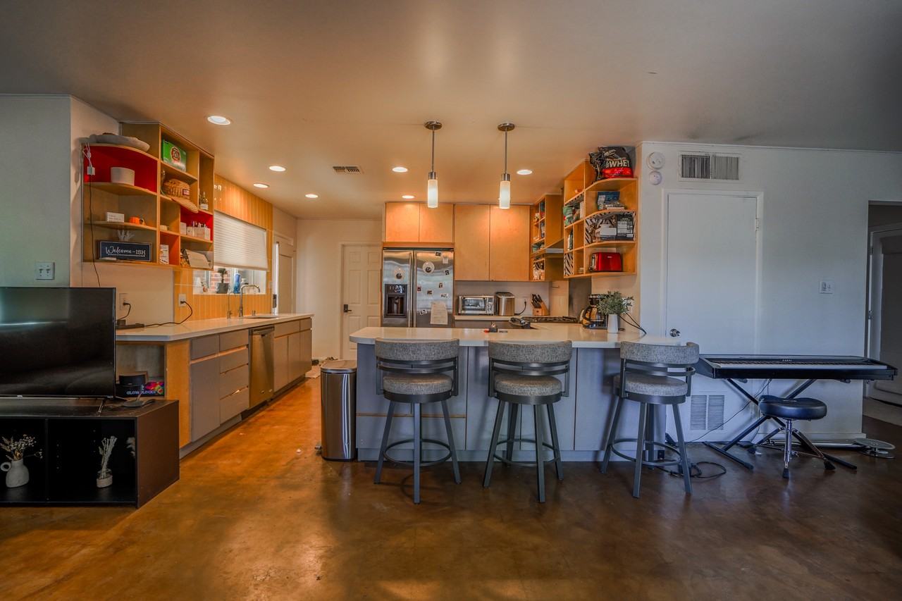 351 E Encanto Dr - Photo 5 of 50